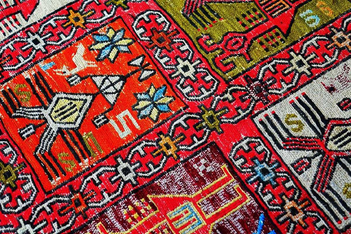 Come riportare all’antico splendore un tappeto persiano: la guida pratica degli esperti a casa tua