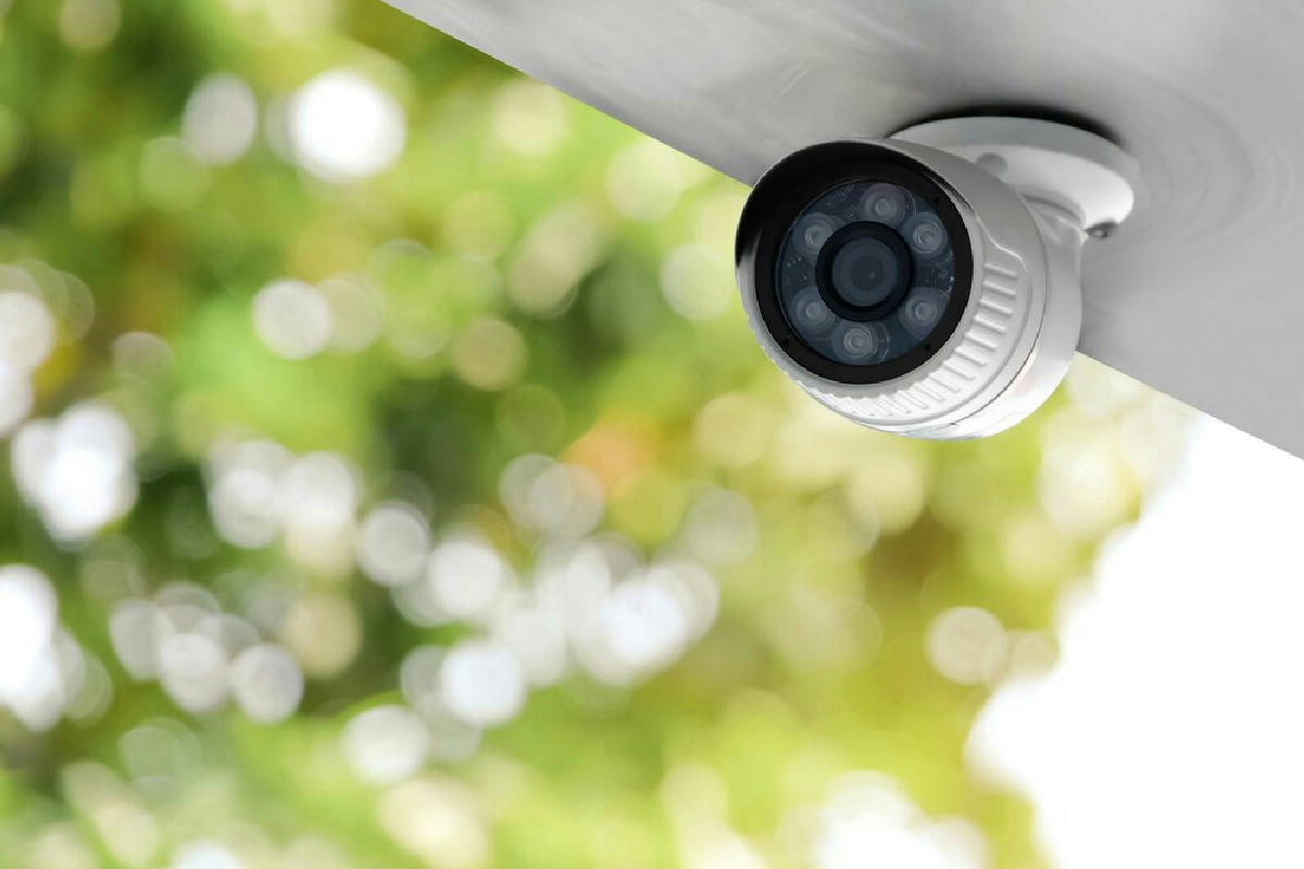 Videocamere in casa: perché sempre più italiani scelgono la sorveglianza h24 e come funziona