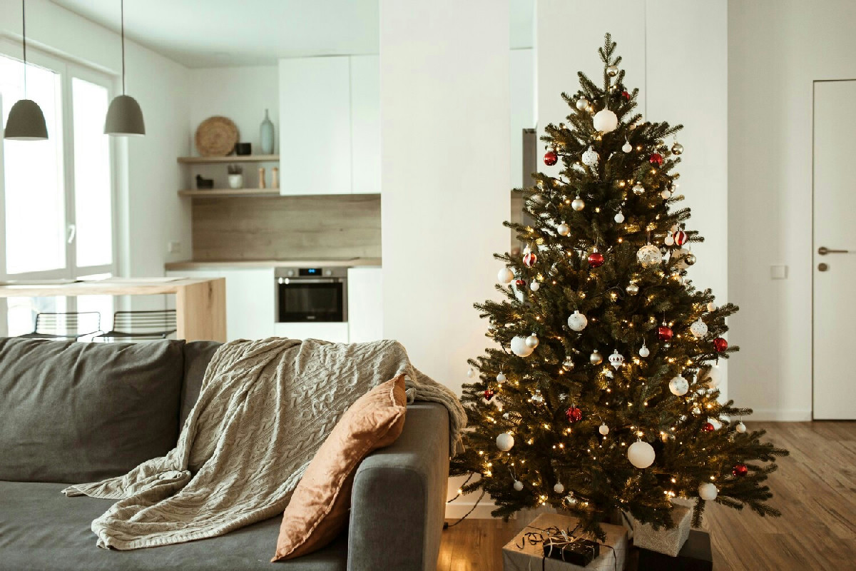 7 idee per un albero di Natale minimal elegante e moderno per una casa dallo stile essenziale