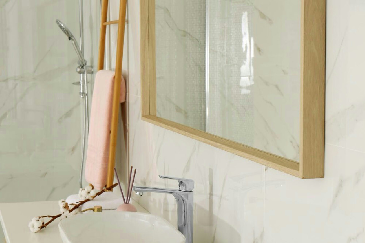 Come trasformare il bagno partendo dal riflesso: il dettaglio che cambia ogni ambiente