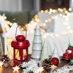 Come trasformare gli spazi più stretti in ambienti natalizi eleganti e senza ingombri in pochi passi