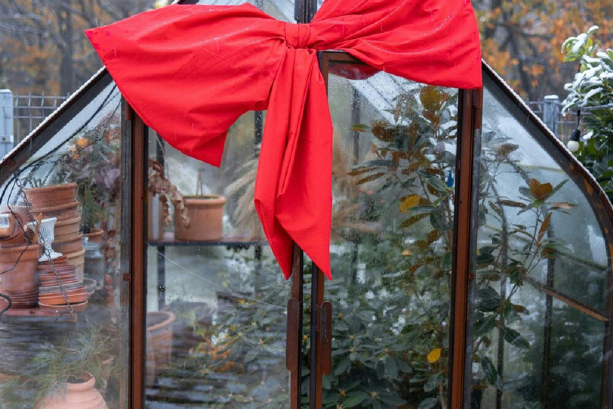 Fiocchi con nastro fatti a mano: il tocco che trasforma ogni decorazione natalizia in magia